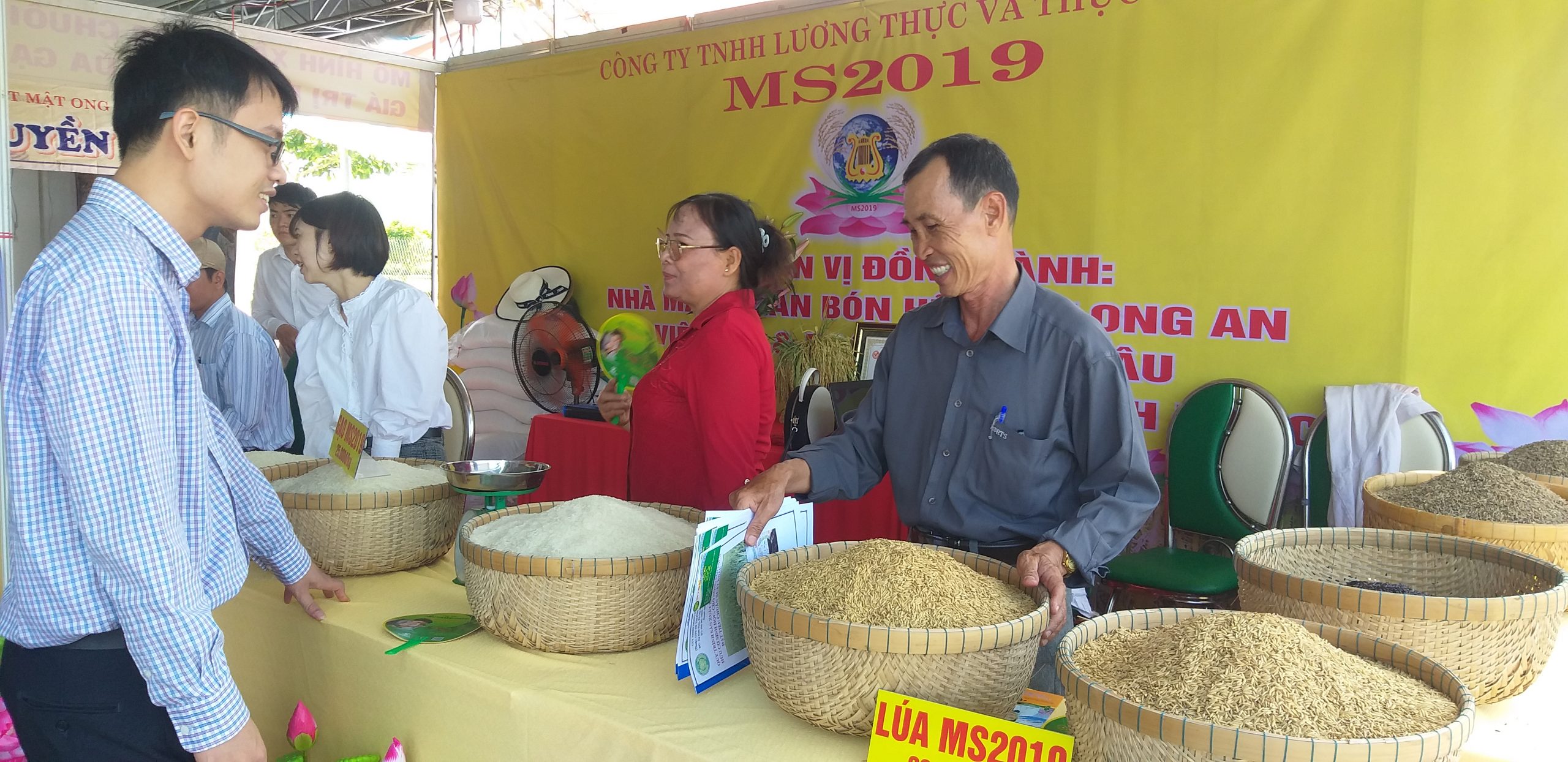 Nhiều sản phẩm lúa gạo được quảng bá tại Festival 2019n