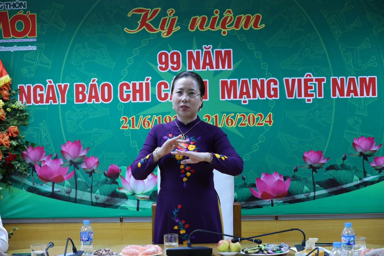 Đồng chí Bùi Thị Thơm ghi nhận vai trò đóng góp tích cực của Tạp chí Nông thôn mới