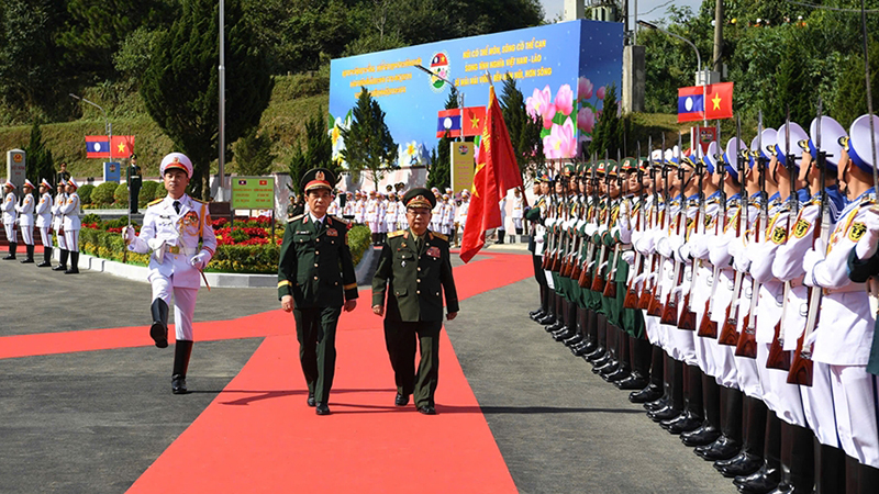 giao lưu việt lào