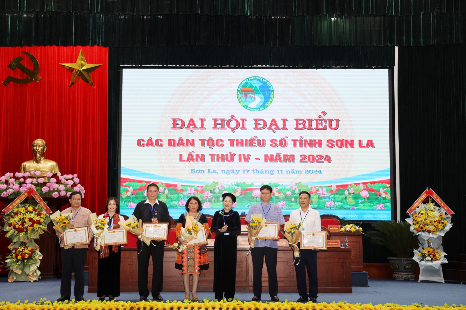 đại hội đại biểu dân tộc thiểu số 9